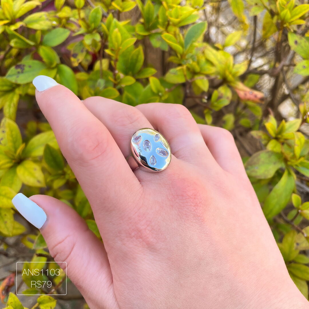 Anel Oval Zirconias Geometricas Esplendor Prateado